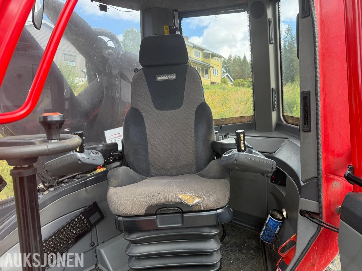 2018 Komatsu 911 Hogstmaskin 1 eier 14855Timer C123 Aggregat