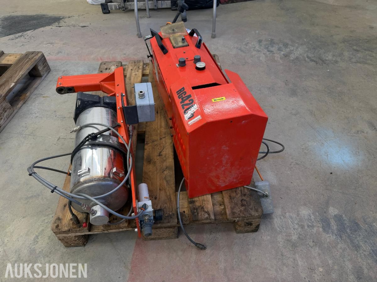 2018 Sandvik Komplett RG420H slipemaskin