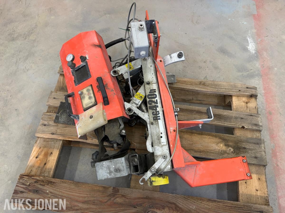 2018 Sandvik Komplett RG420H slipemaskin