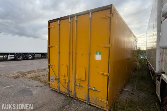 VBK skapoppbygg - innvendig 7,368 x 2,425 x 2,430 m - to innvendige rom med skillevegg - dobbel bakdør - innhold av verktøy, byggevarer og forbruksmateriell inkludert