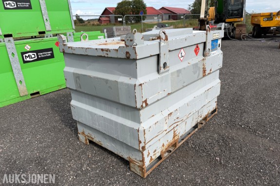 Dieseltank 1 000 liter - Pumpe - Løfteører - 178 × 120 × 130 cm