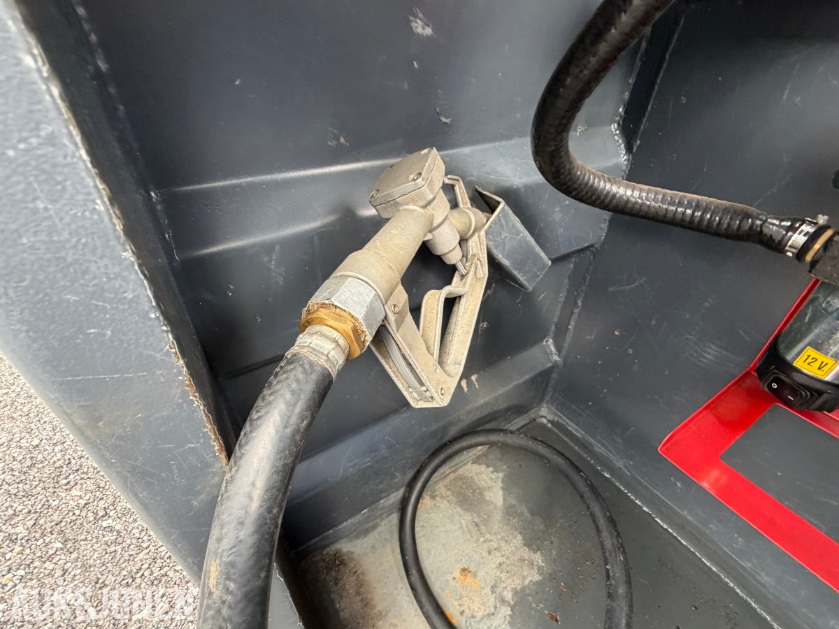 3000 liter Dieseltank med 12V pumpe og mengdemåler