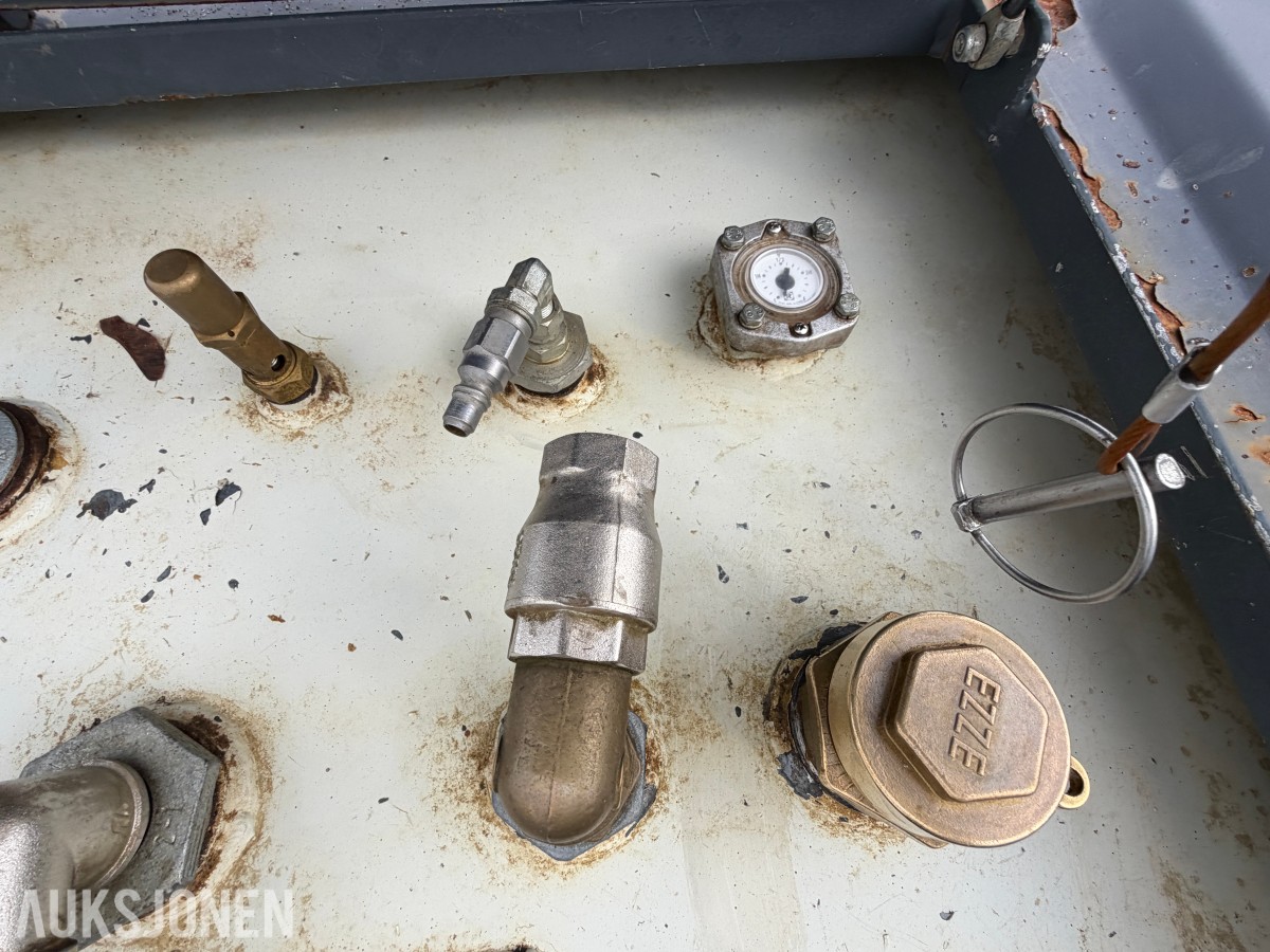 3000 liter Dieseltank med 12V pumpe og mengdemåler