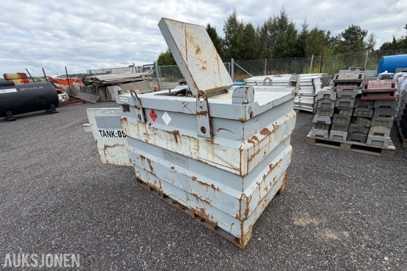 1000 liter Dieseltank med pumpe og filter - Løfteører - Nivåmåler