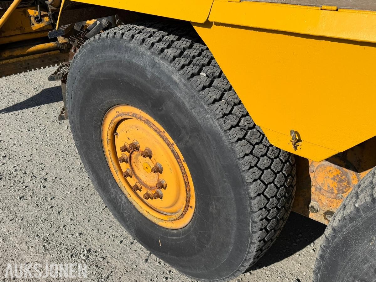 1981 Volvo BM 3500 veihøvel Gjerstad 9-fots frontskjær