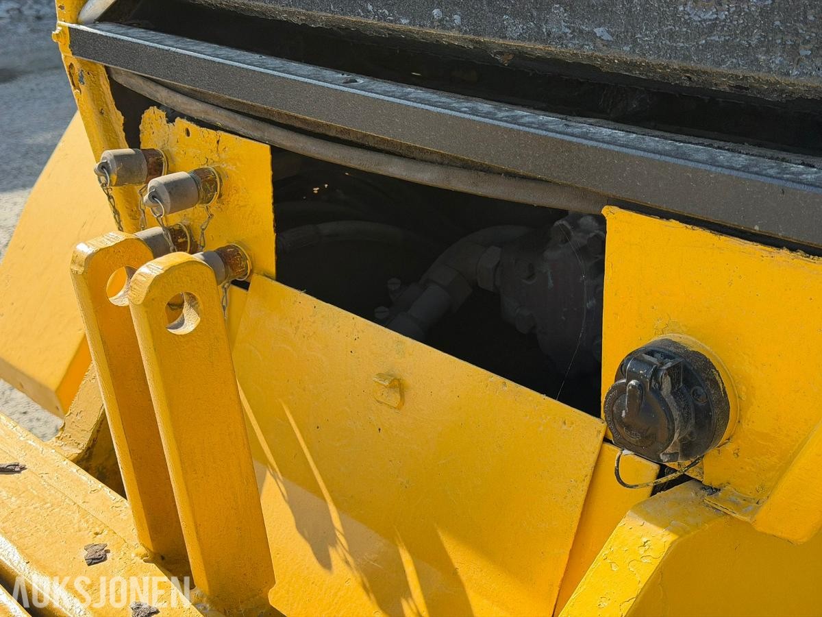 1981 Volvo BM 3500 veihøvel Gjerstad 9-fots frontskjær