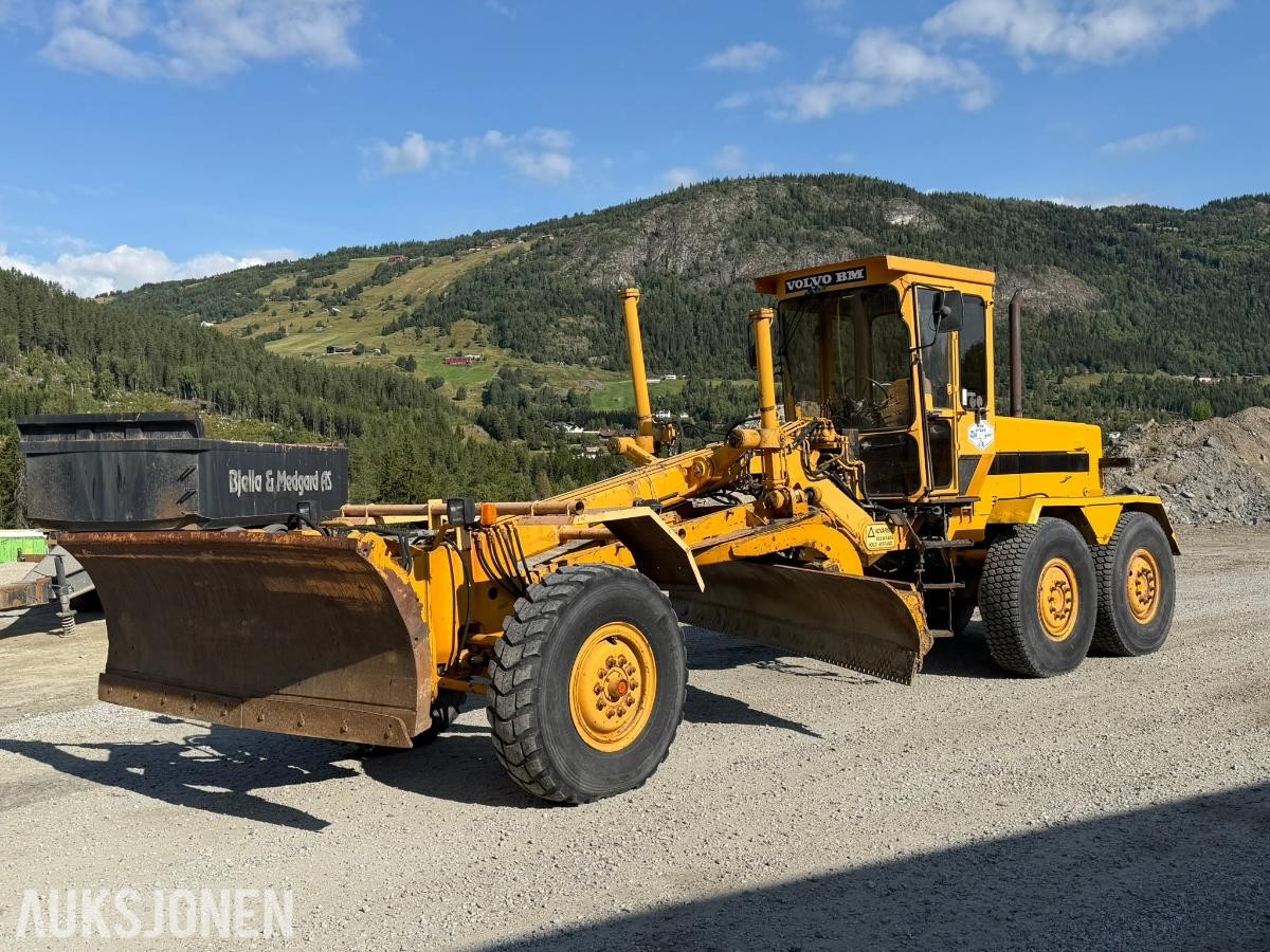 1981 Volvo BM 3500 veihøvel Gjerstad 9-fots frontskjær