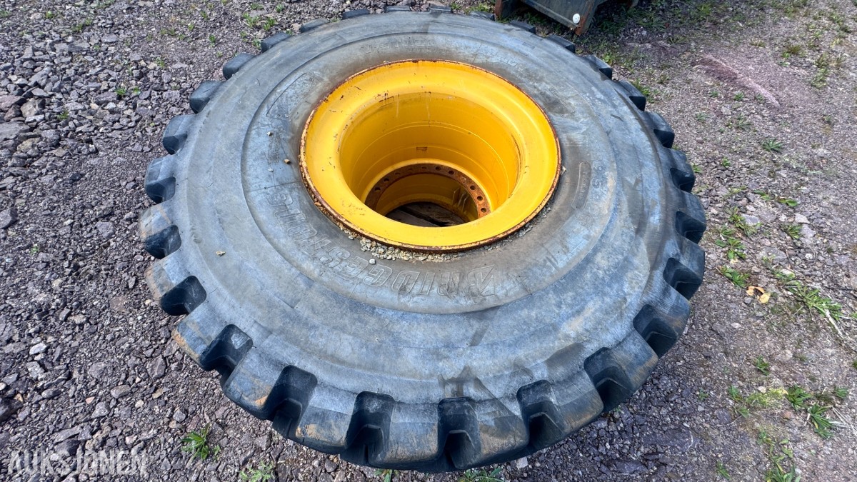 BRIDGESTONE V-STEEL L-TRACTION 29.5R25 OTR-dekk på felg