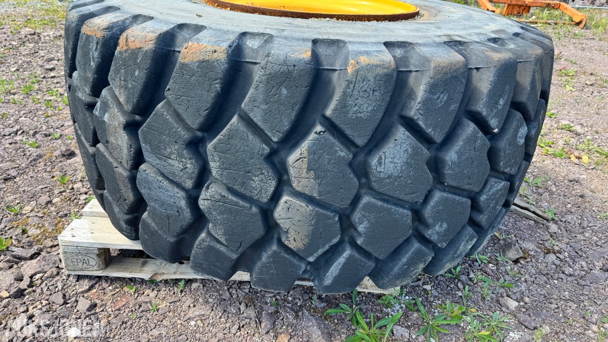 BRIDGESTONE V-STEEL L-TRACTION 29.5R25 OTR-dekk på felg