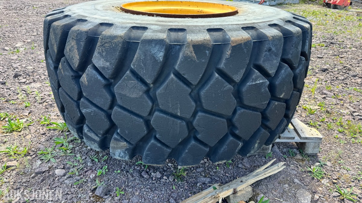 BRIDGESTONE V-STEEL L-TRACTION 29.5R25 OTR-dekk på felg
