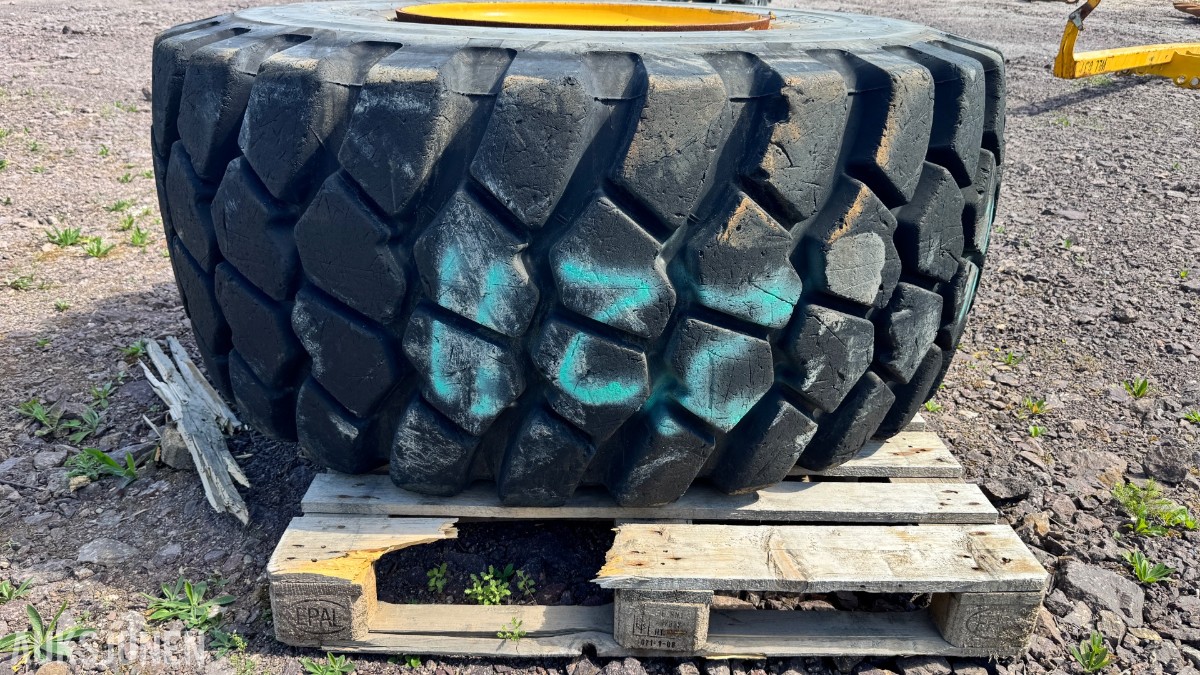BRIDGESTONE V-STEEL L-TRACTION 29.5R25 OTR-dekk på felg