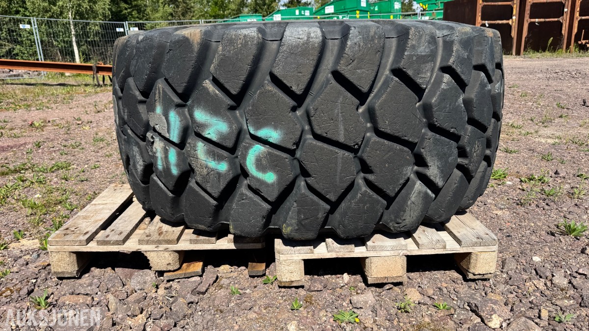 BRIDGESTONE V-STEEL L-TRACTION 29.5R25 OTR-dekk på felg