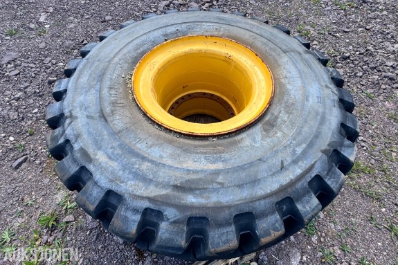 BRIDGESTONE V-STEEL L-TRACTION 29.5R25 OTR-dekk på felg