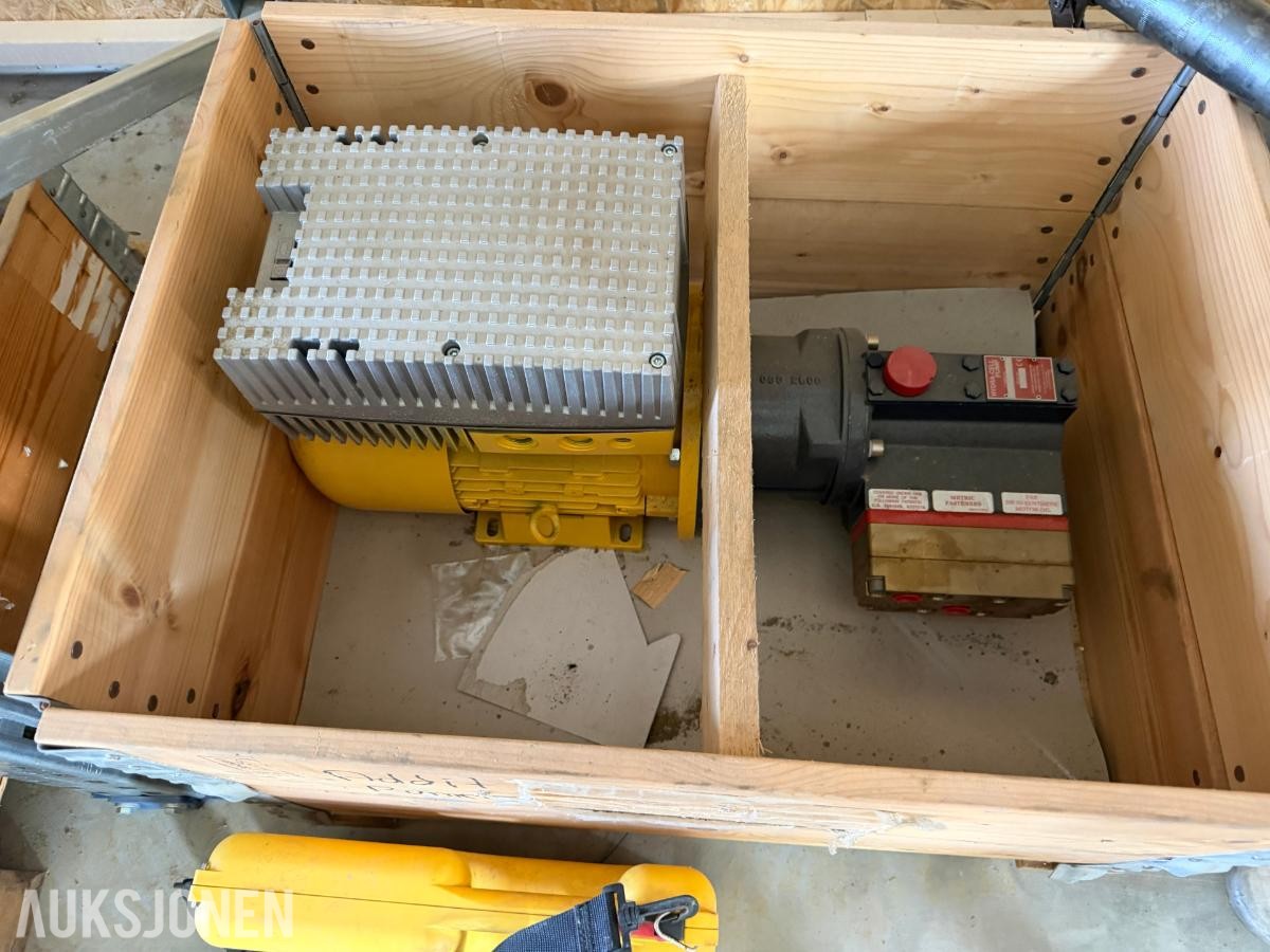 Hydra-Cell 604XDBTHFEHG pumpeaggregat med Lenze 4 kW elektromotor