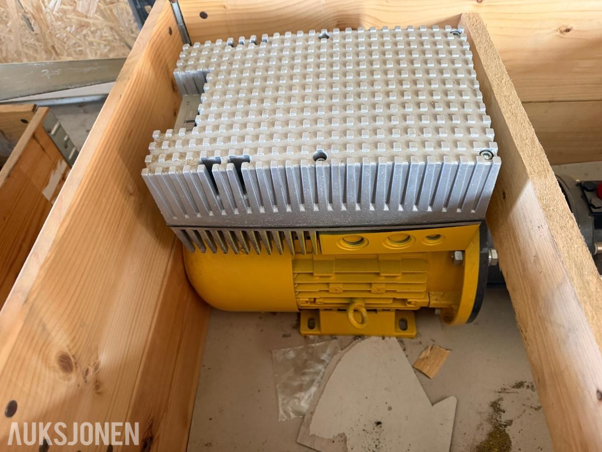 Hydra-Cell 604XDBTHFEHG pumpeaggregat med Lenze 4 kW elektromotor