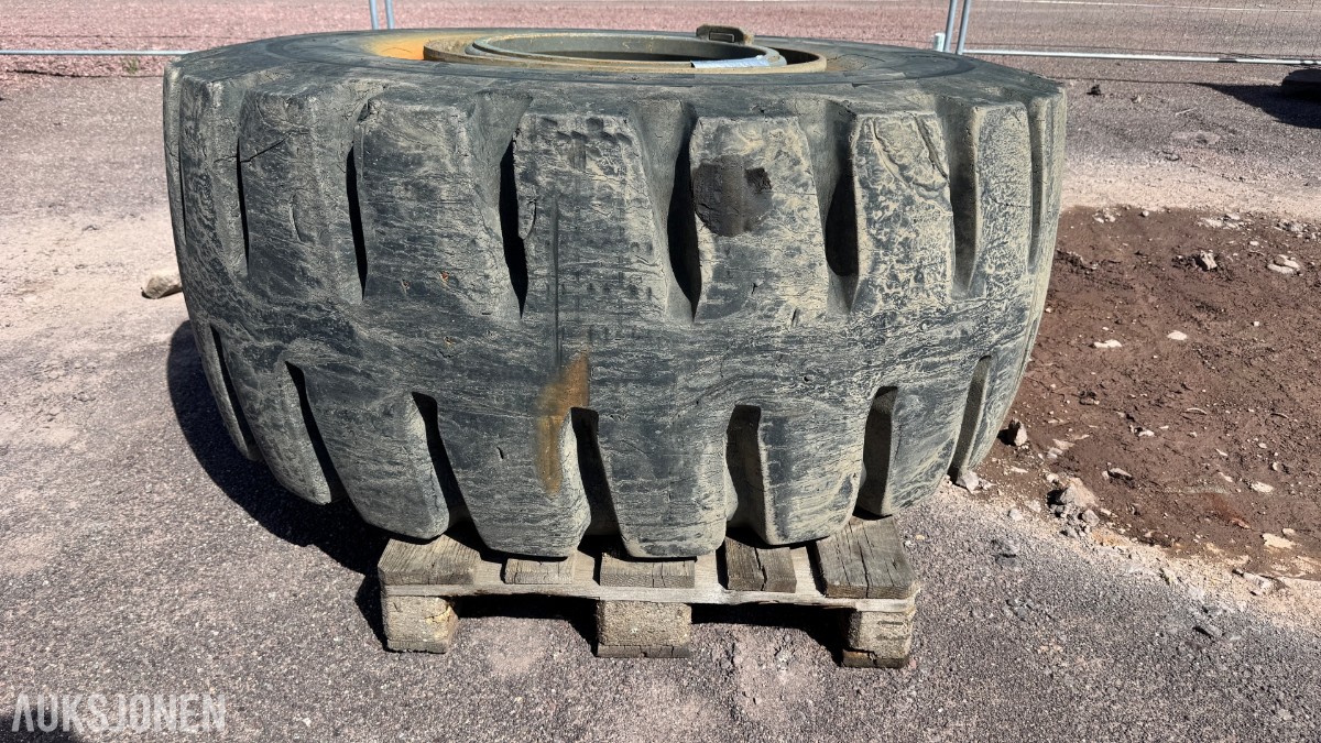 Bridgestone 26.5R25 V-Steel D-Lug OTR-dekk komplett med felg