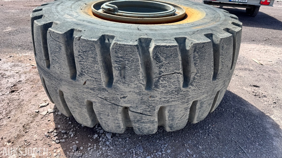Bridgestone 26.5R25 V-Steel D-Lug OTR-dekk komplett med felg