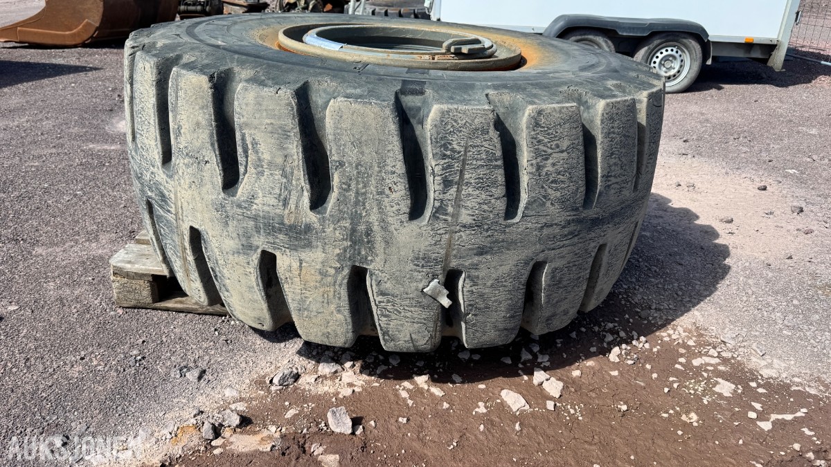 Bridgestone 26.5R25 V-Steel D-Lug OTR-dekk komplett med felg