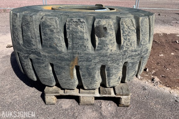 Bridgestone 26.5R25 V-Steel D-Lug OTR-dekk komplett med felg