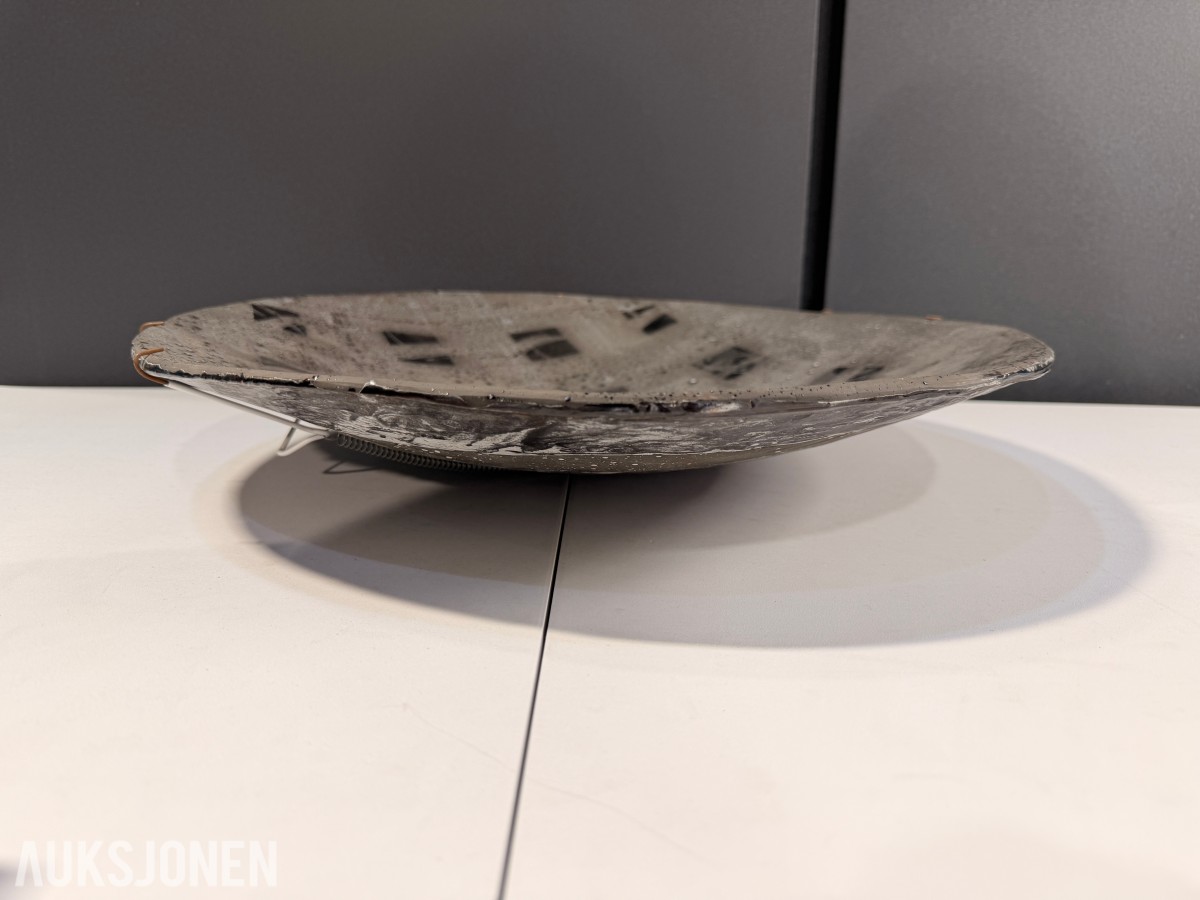 Signert keramisk veggfat