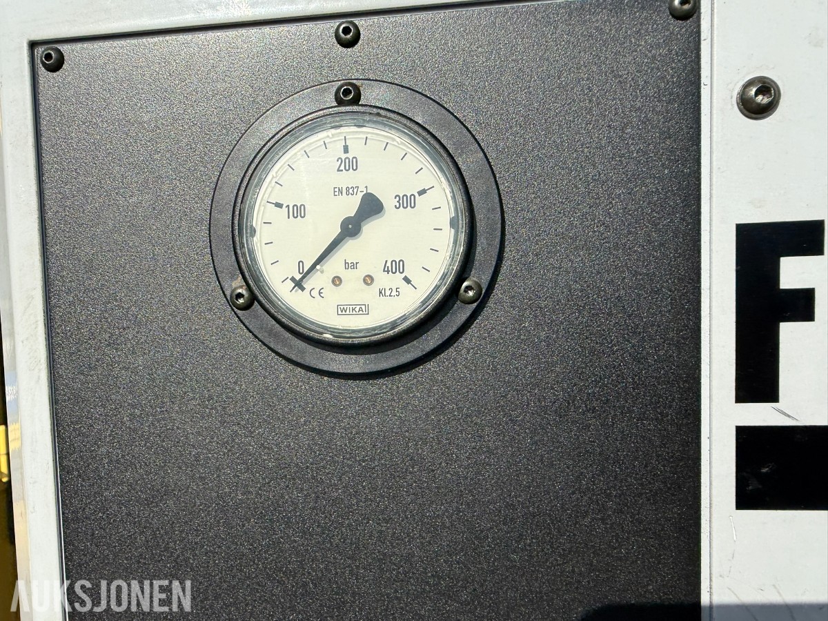 2004 Finn-Power FP120IS slangepresse – 2800 kN – Mange pressbakker – Reparasjonsobjekt