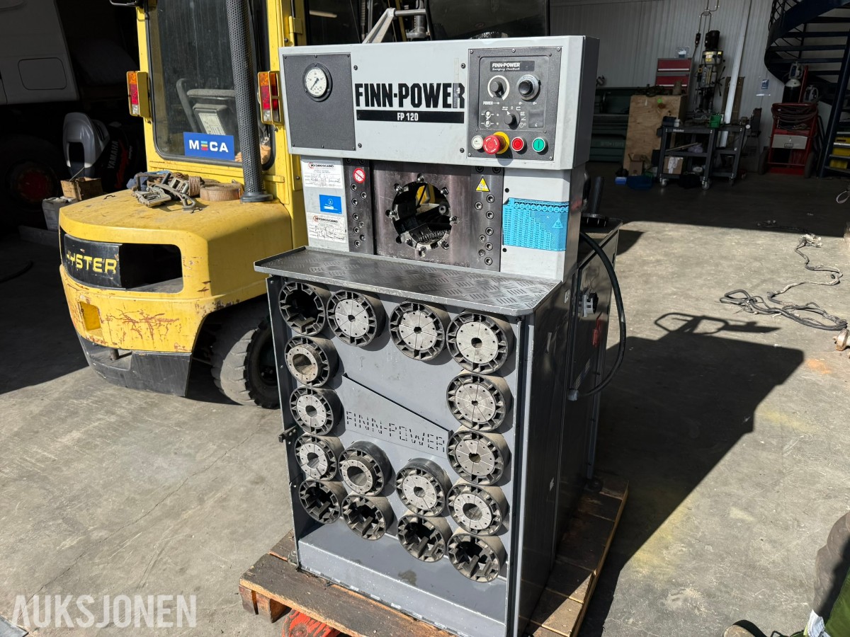 2004 Finn-Power FP120IS slangepresse – 2800 kN – Mange pressbakker – Reparasjonsobjekt