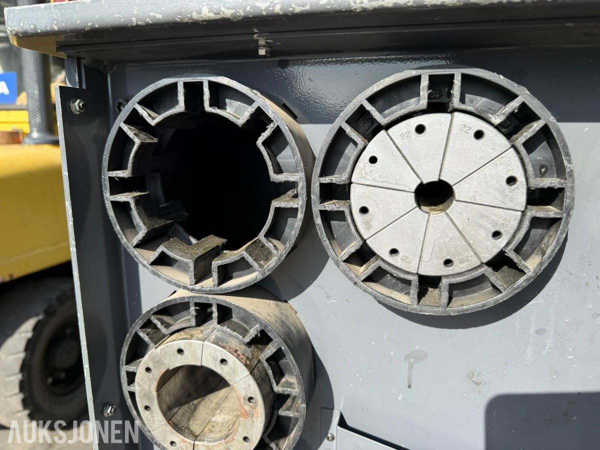 2004 Finn-Power FP120IS slangepresse – 2800 kN – Mange pressbakker – Reparasjonsobjekt