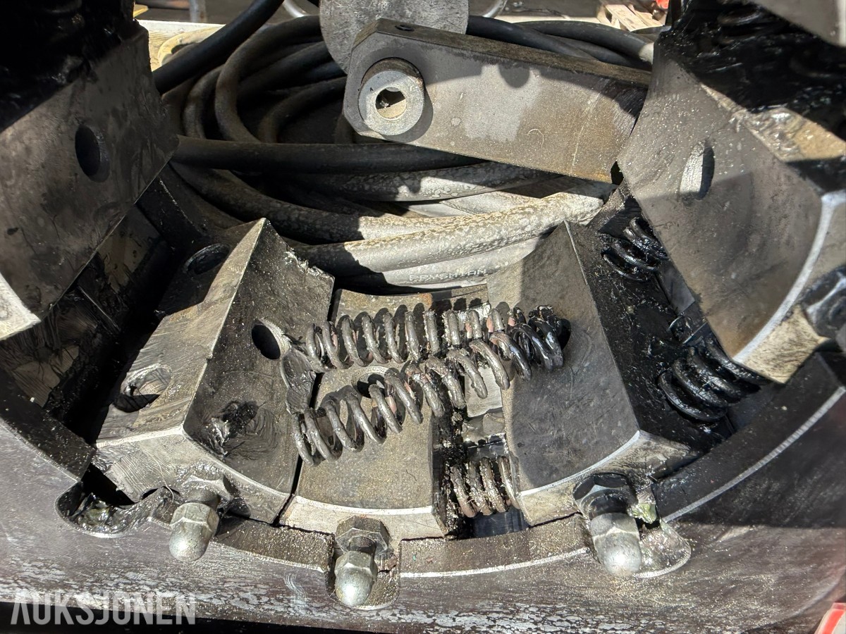 2004 Finn-Power FP120IS slangepresse – 2800 kN – Mange pressbakker – Reparasjonsobjekt