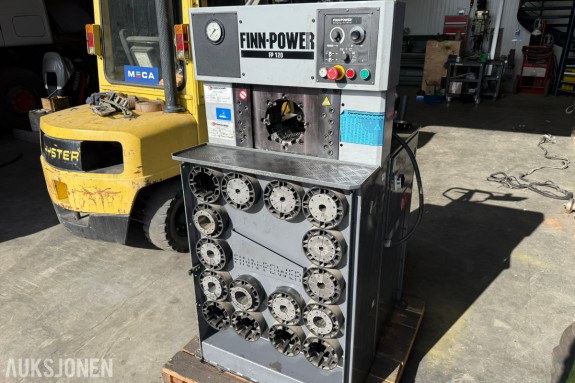 2004 Finn-Power FP120IS slangepresse – 2800 kN – Mange pressbakker – Reparasjonsobjekt