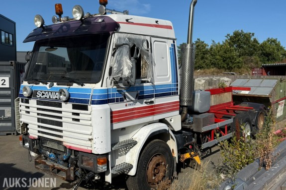 1989 Scania R143HL 6x2 MOTORREDSKAP - UNDERLIGGENDE SKJÆR - REP OBJEKT