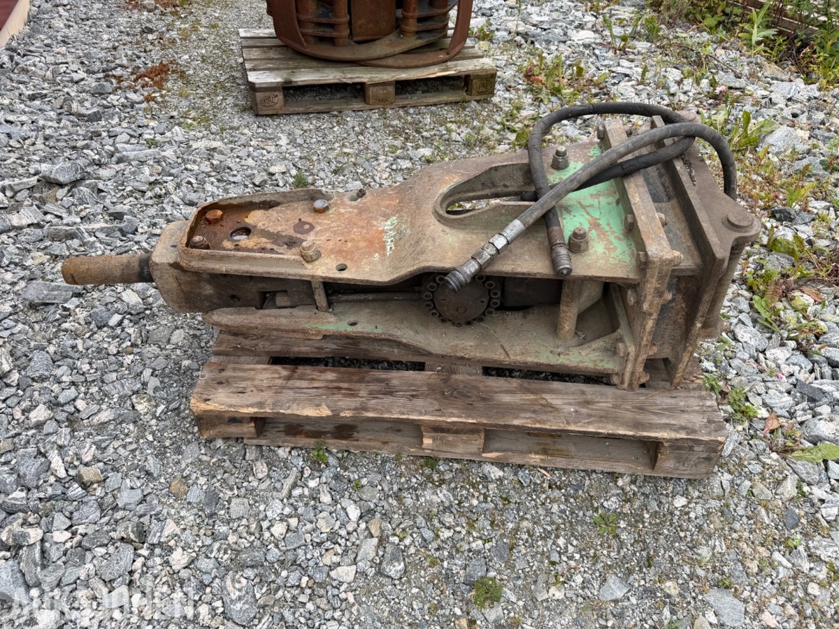 1999 Montabert SMP8 Pigghammer 