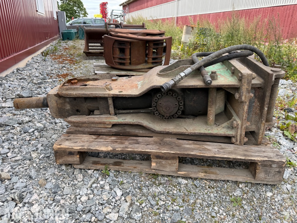 1999 Montabert SMP8 Pigghammer 