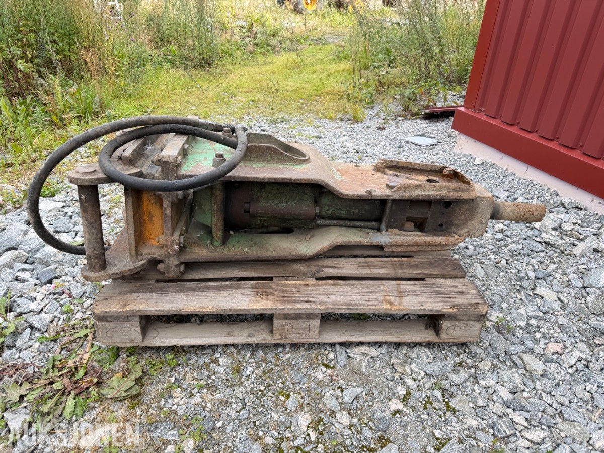 1999 Montabert SMP8 Pigghammer 