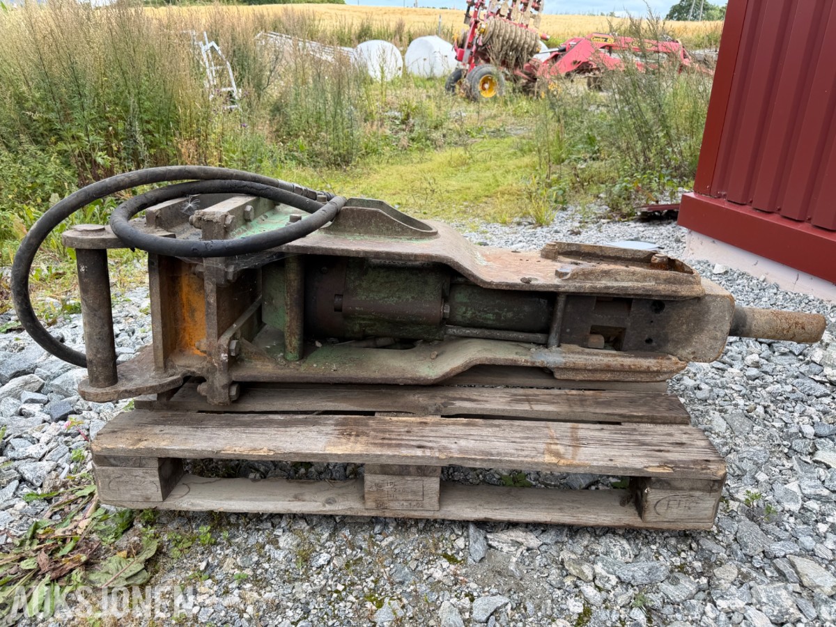 1999 Montabert SMP8 Pigghammer 