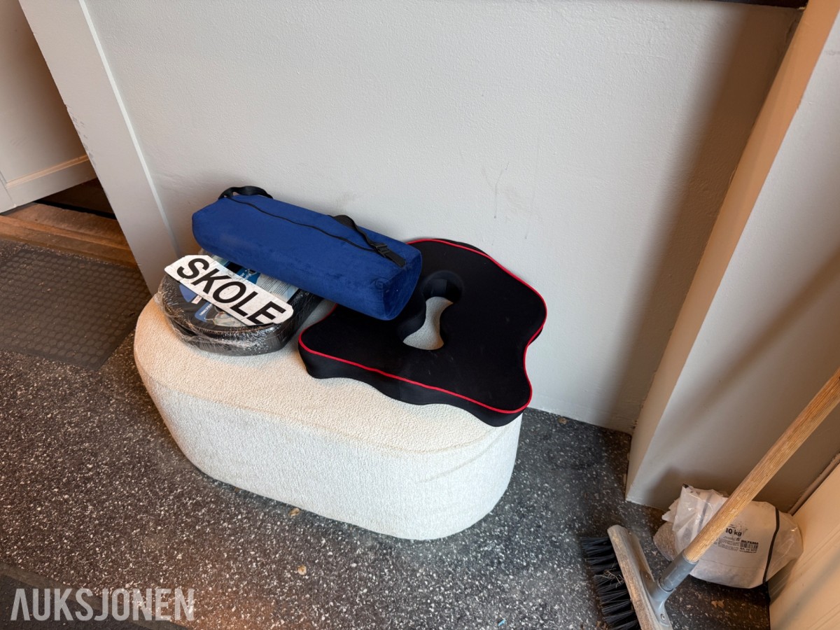 Resepsjons- og venteromsmøbler – selges samlet som vist på bilder