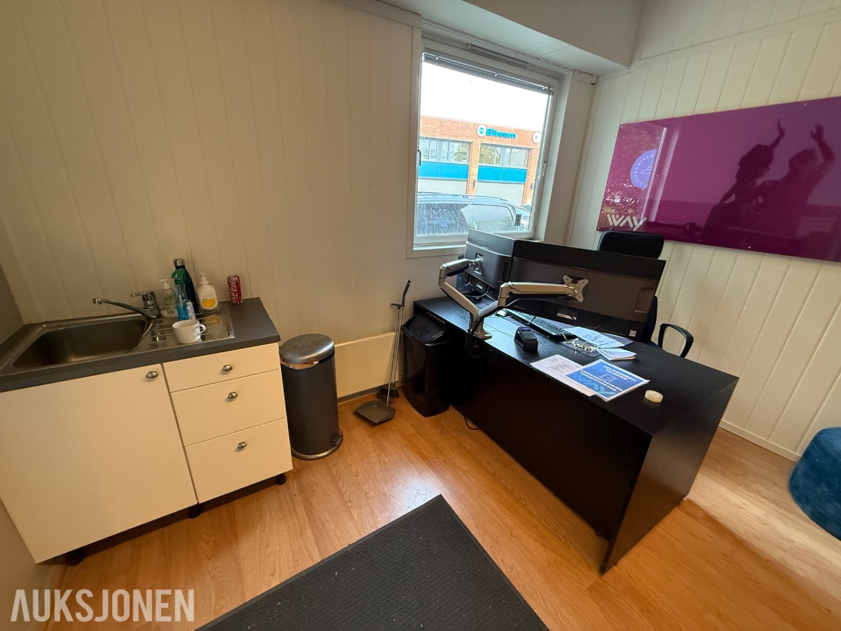 Resepsjons- og venteromsmøbler – selges samlet som vist på bilder