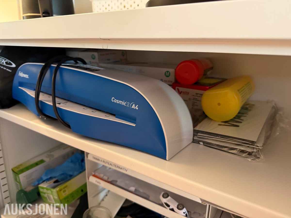 Resepsjons- og venteromsmøbler – selges samlet som vist på bilder