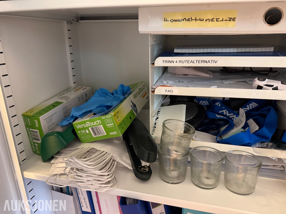 Resepsjons- og venteromsmøbler – selges samlet som vist på bilder