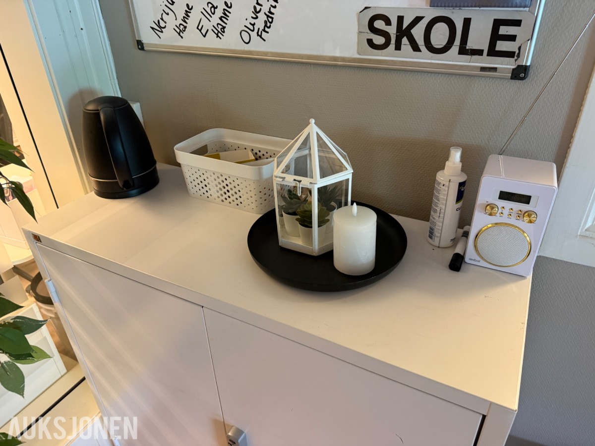 Resepsjons- og venteromsmøbler – selges samlet som vist på bilder