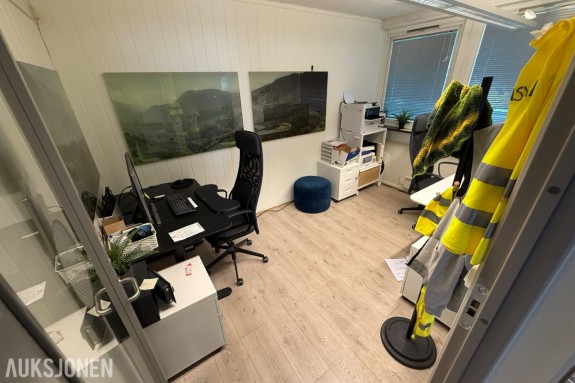 Kontorpakke – møbler og løst kontorrekvisita