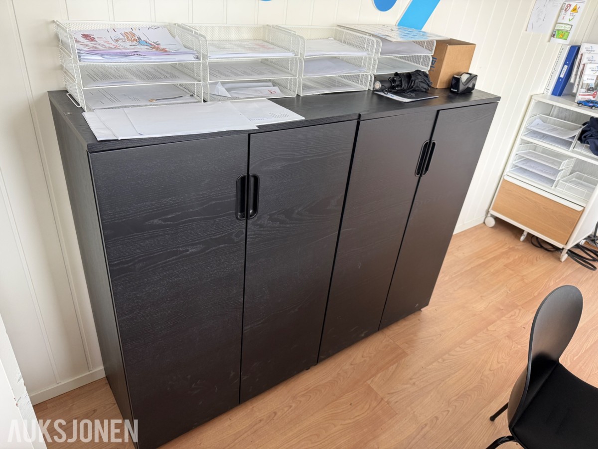 Undervisningsrom – komplett pakke med møbler, TV og whiteboard