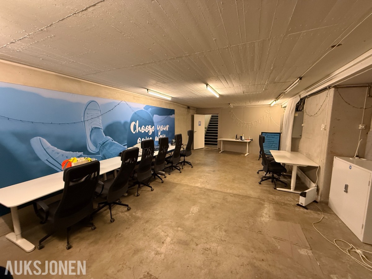 Kontor-/arbeidsrom – komplett pakke med kontormøbler