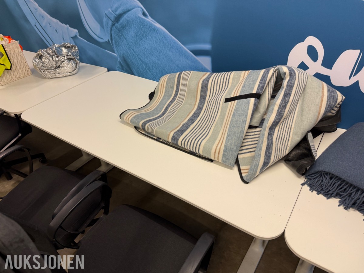Kontor-/arbeidsrom – komplett pakke med kontormøbler