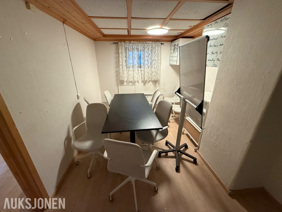 Møterom – komplett pakke med bord, stoler og tavler