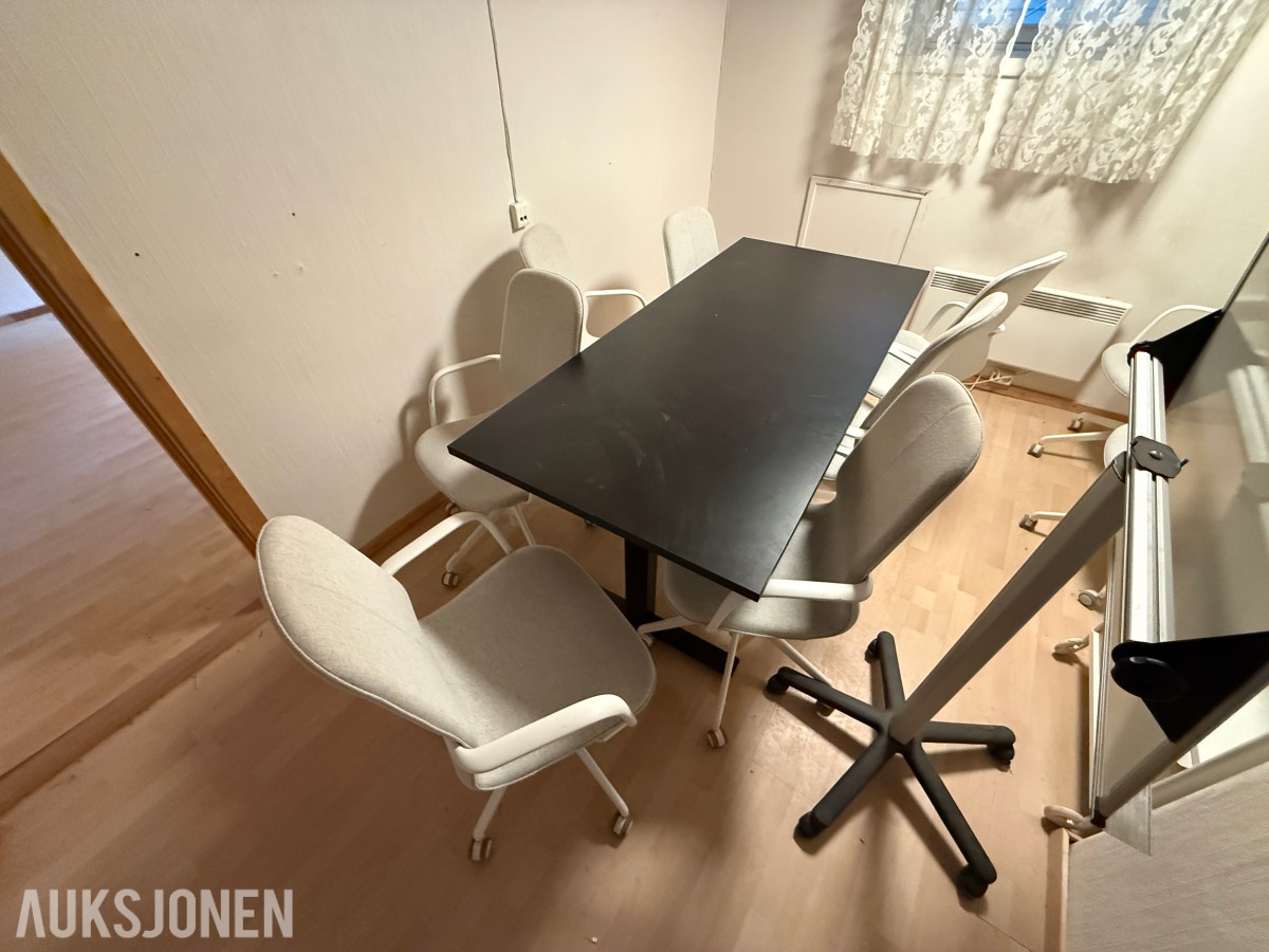 Møterom – komplett pakke med bord, stoler og tavler