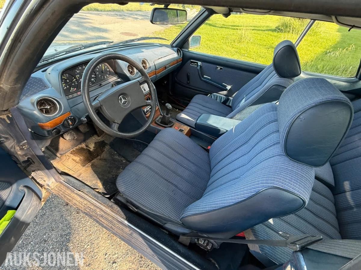 1984 Mercedes-Benz 230ce manuell soltak s+v dekk