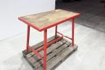 Sammenleggbart arbeidsbord med metallunderstel