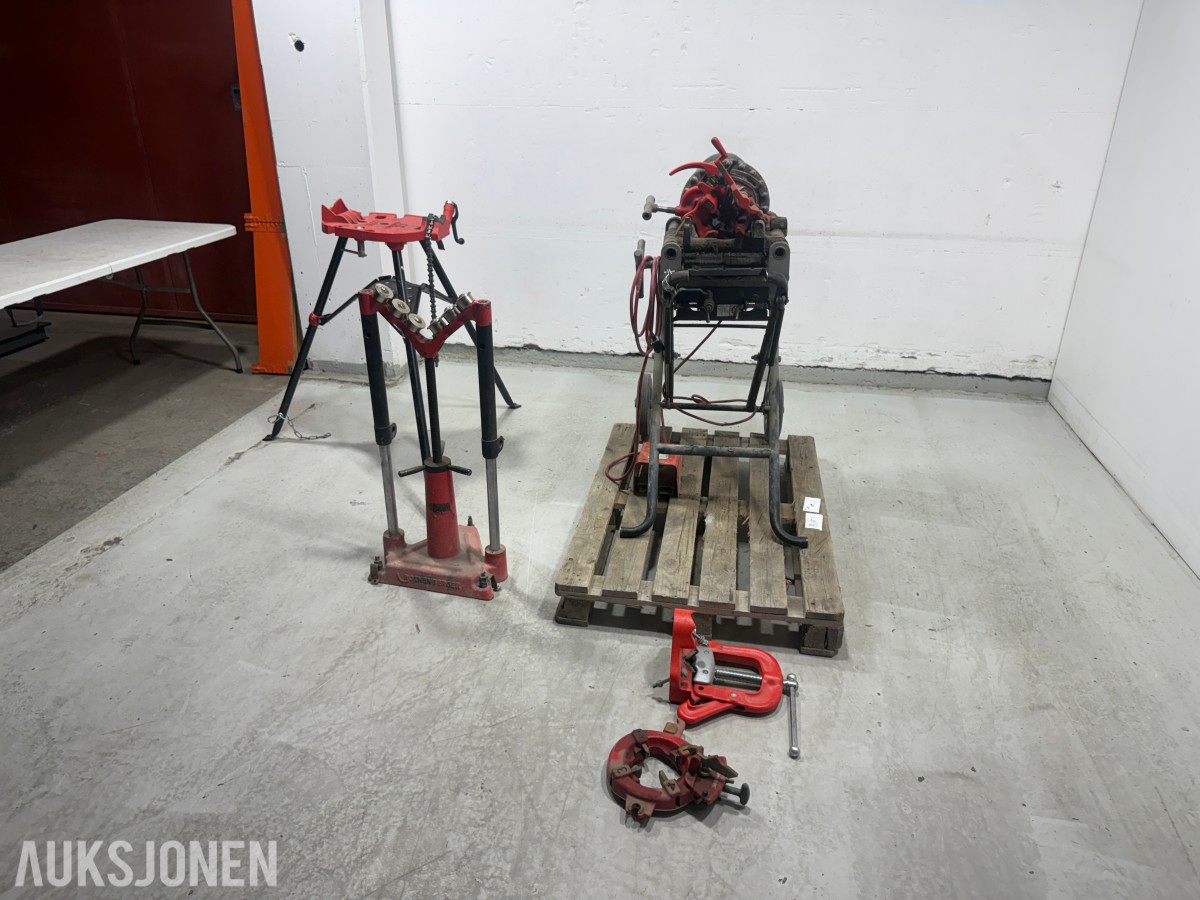 RIDGID 300 Compact rørgjengemaskin med rørverktøy og stativer