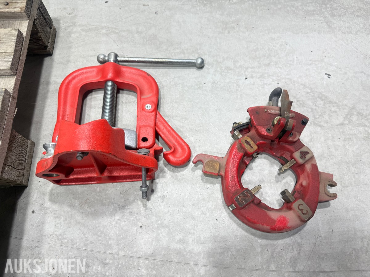 RIDGID 300 Compact rørgjengemaskin med rørverktøy og stativer