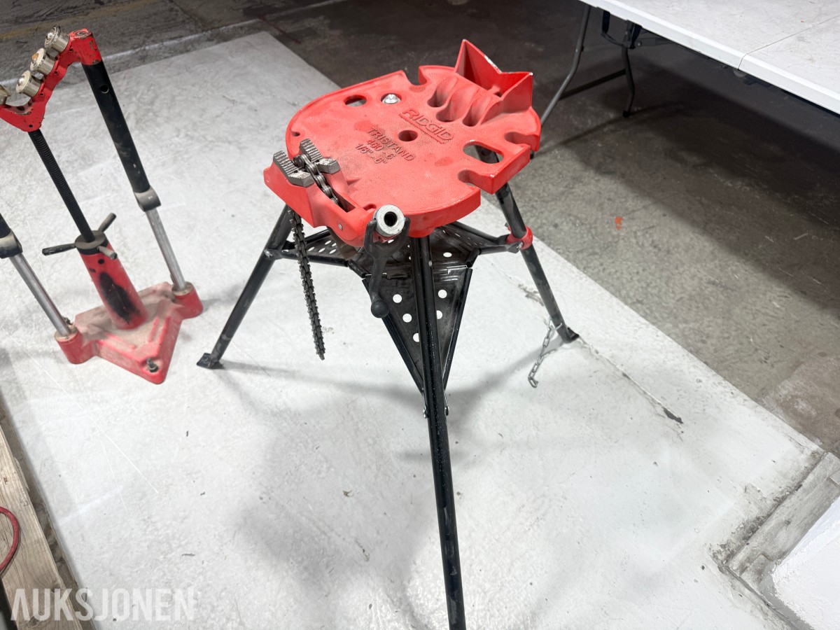 RIDGID 300 Compact rørgjengemaskin med rørverktøy og stativer